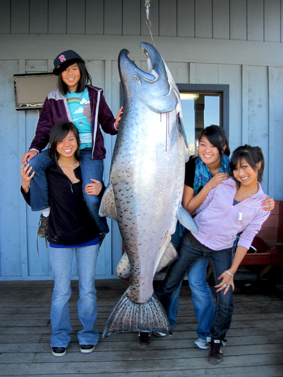 08-05-10 girls with trophy king.jpg